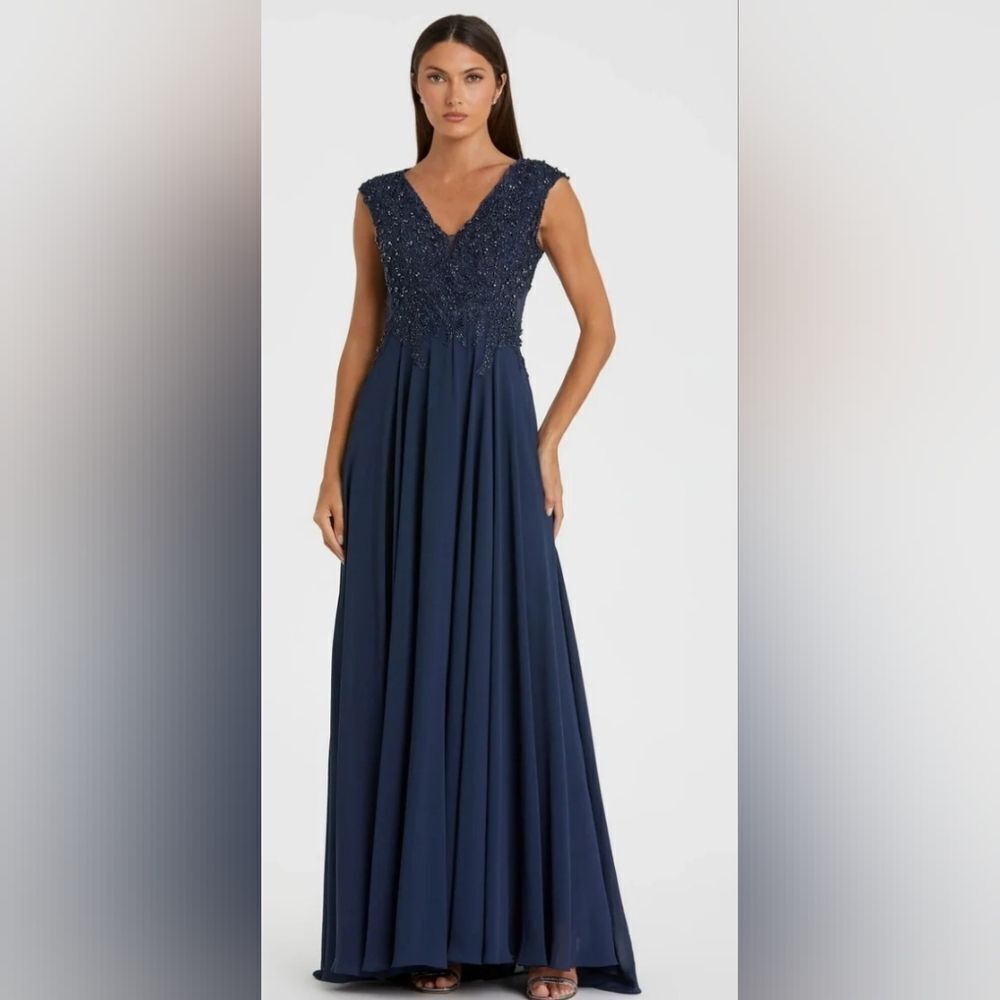 Mac Duggal 20265 Cap Sleeve Applique Bodice Flowy Gown NWT Size 2 Navy Blue
